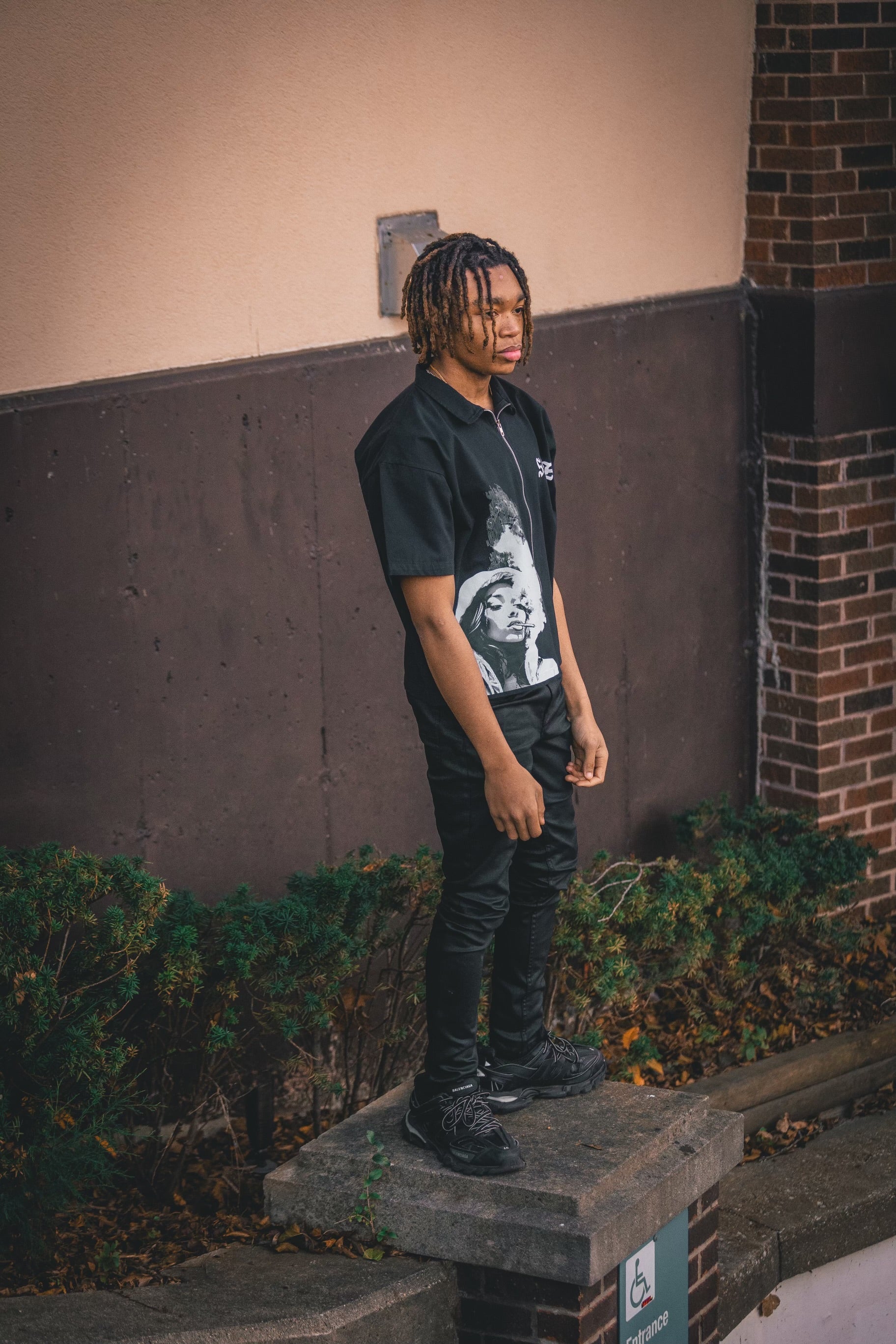 SOSA BRAND BLACK ZIPPED SHORT-SLEEVE SHIRT